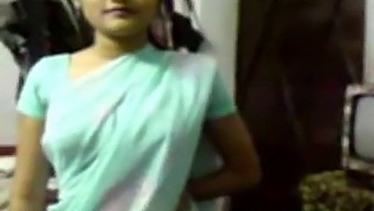 Sensual Indian Girl In A Saree Seduction (New)
