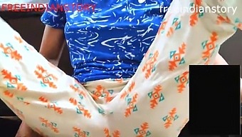 Desi Aunty'S Hot Video Call With Indian Pussy