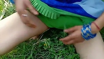 La Conversation Sale Et La Nudité Publique D'Un Couple Desi En Plein Air