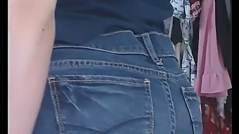 Japanese Webcam Model With A Nice Ass