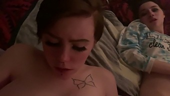 나의 레즈비언 파트너와 처음으로 이성애 섹스를 경험하는 우리의 야생적인 쓰리썸 모험!
