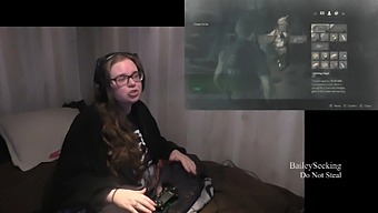 Guarda Uno Spogliarello Mentre Giochi Nella Parte 16 Di Resident Evil 2