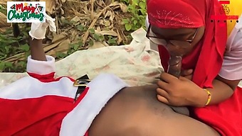 Escena De Sexo Romántico Nigeriano De Alta Calidad En Un Granja En Navidad. ¡inscríbete Para Red!
