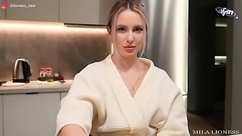 O Sesiune Sălbatică De Sex Pov Cu O Soră Vitregă Excitată Duce La O Sesiune De Sex Sălbatic Pov